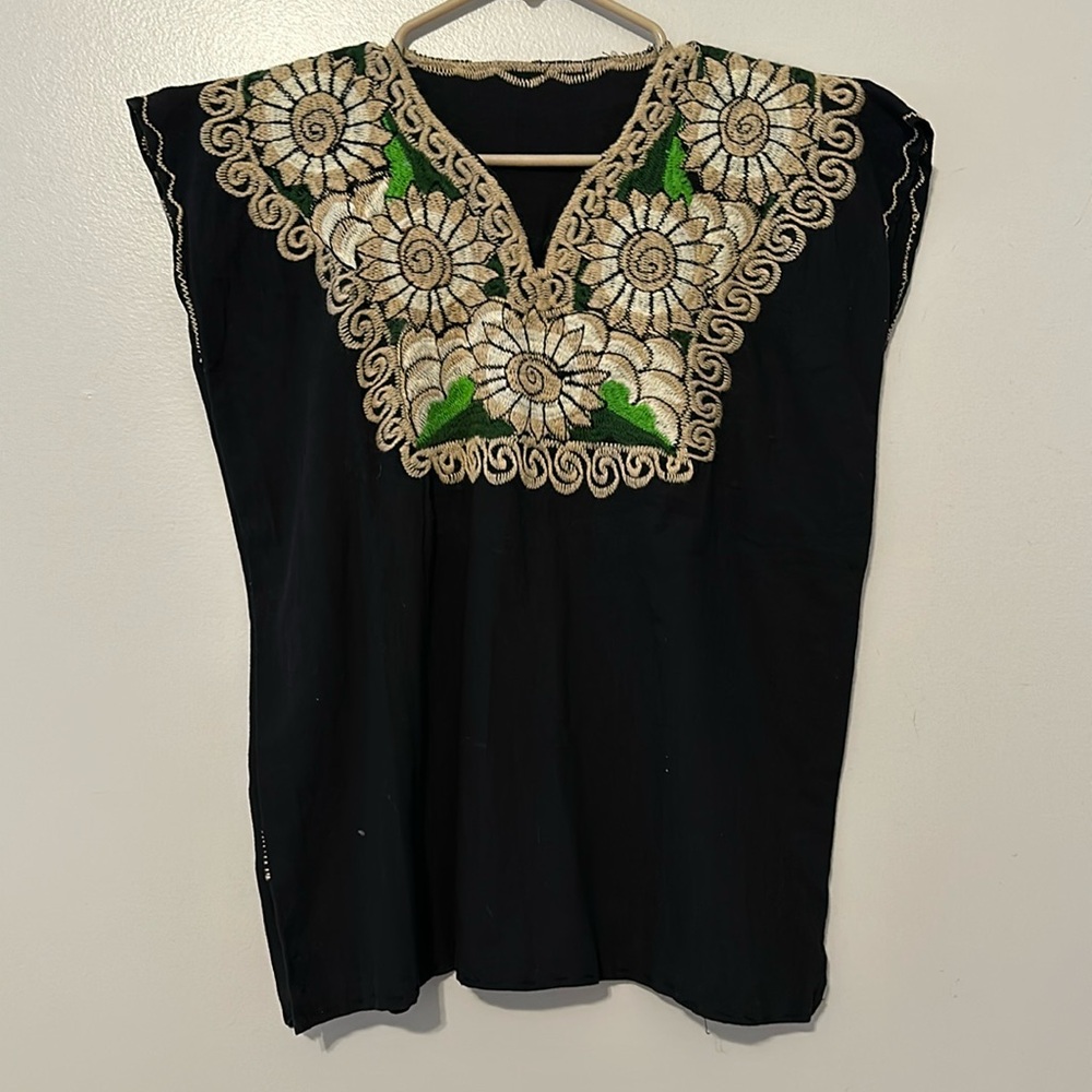 Handmade Embroidered Traditional Mexican Blouse - Beautiful 🌻